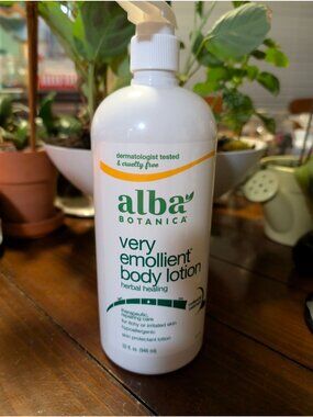 Alba Botanica Very Emollient Body Lotion With Herbal Healing 32 Oz Hypoallergeni